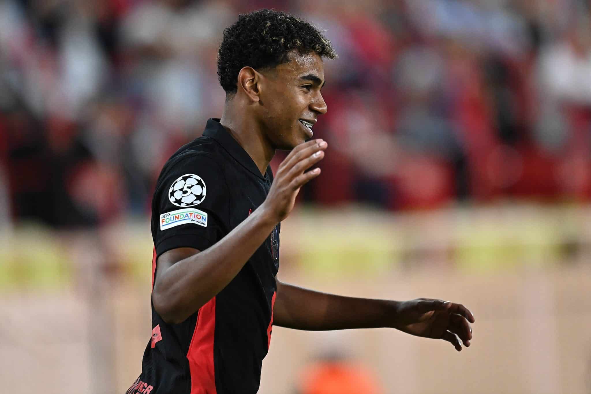 Lamine Yamal comemora gol pelo Barcelona