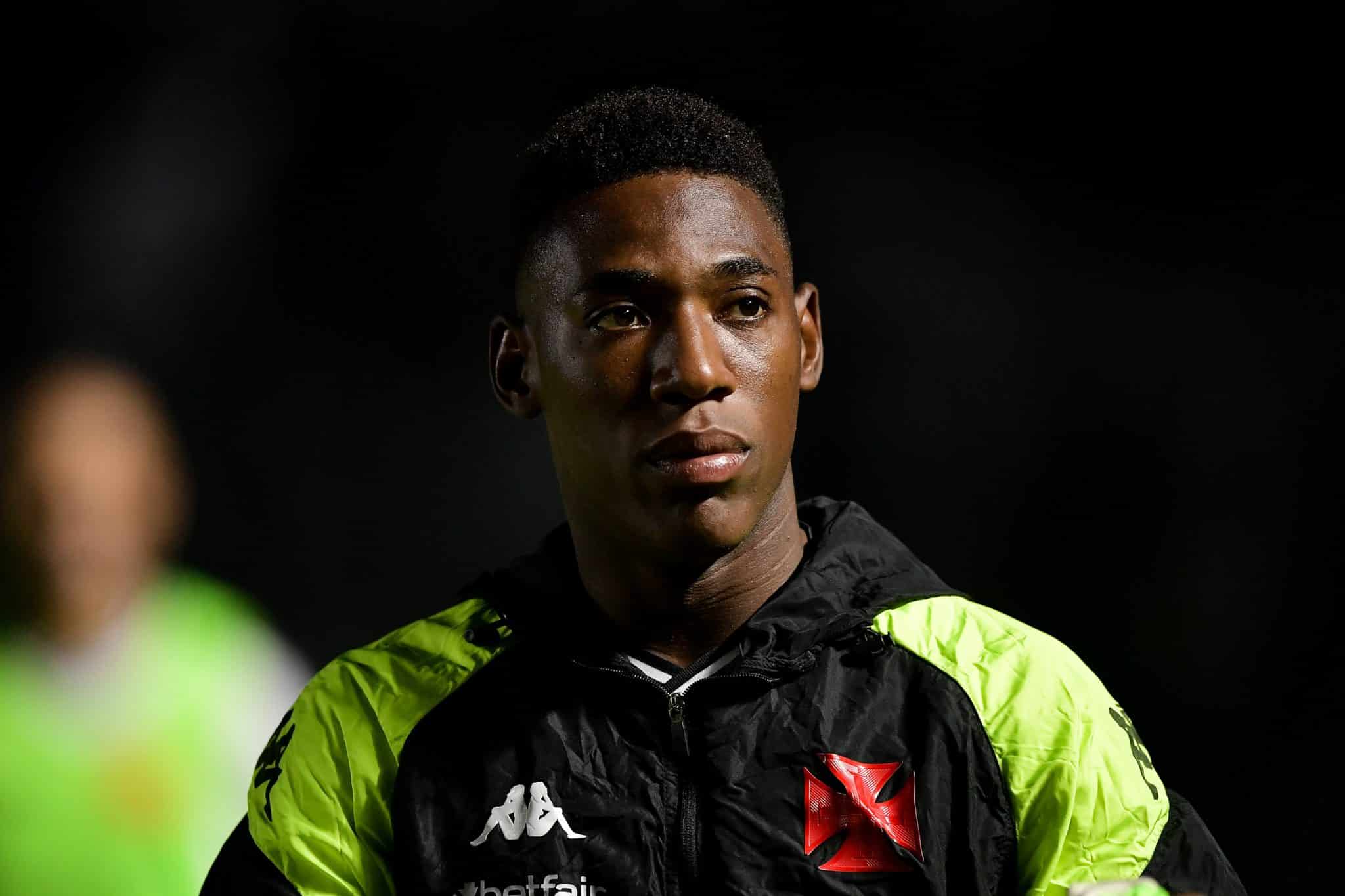 Conselho de Pedrinho e apoio do elenco: por que L&eacute;o receber&aacute; mais uma chance no Vasco