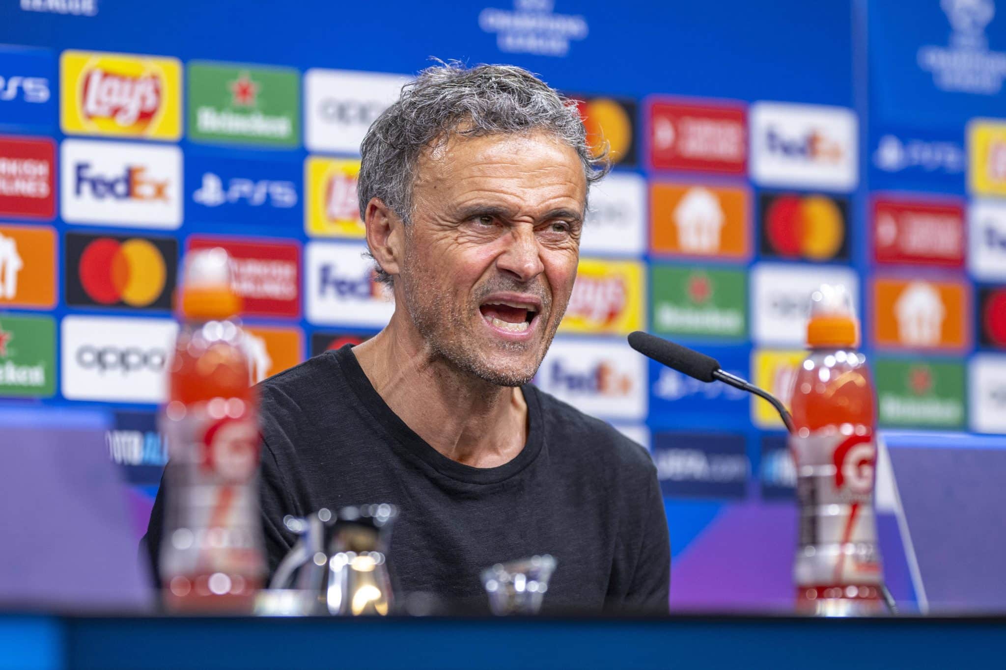 O t&eacute;cnico Luis Enrique, do PSG, durante entrevista coletiva