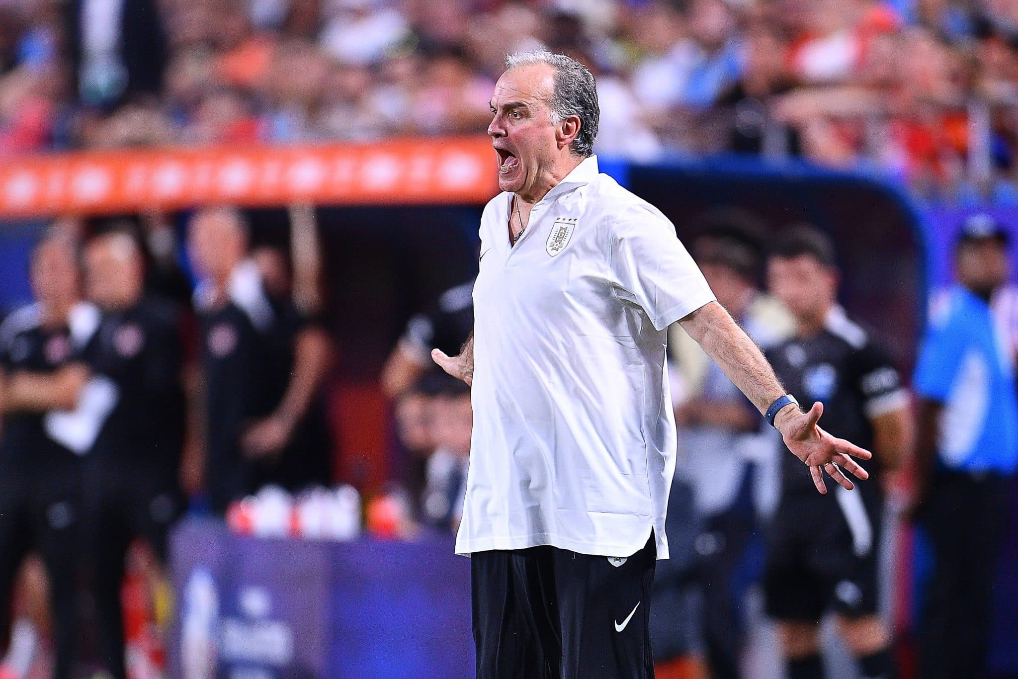 &lsquo;Insulto&rsquo;: Bielsa teria colocado jogador do Athletico-PR para ser gandula nos treinos do Uruguai