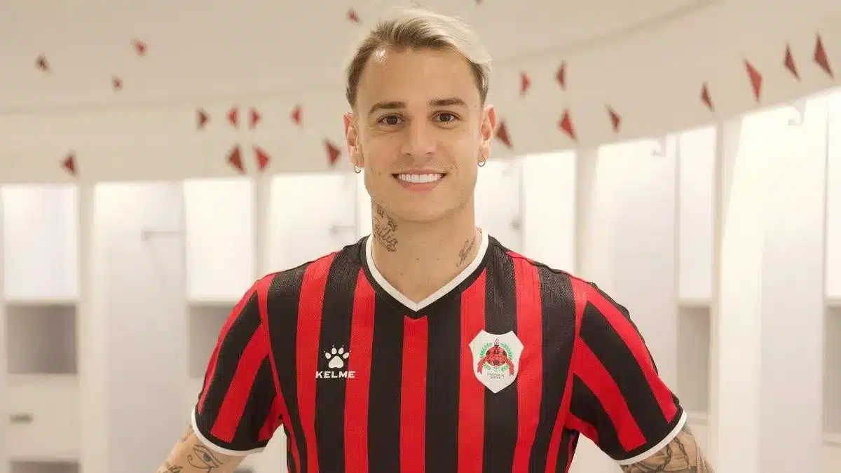 R&oacute;ger Guedes &eacute; um dos principais destaques do Al-Rayyan