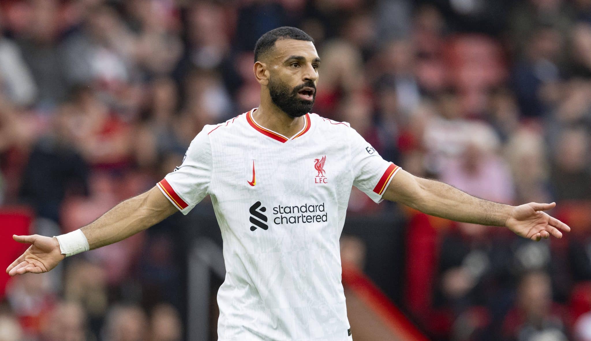 Salah alfineta Manchester United ap&oacute;s goleada e &eacute; sincero sobre futuro no Liverpool