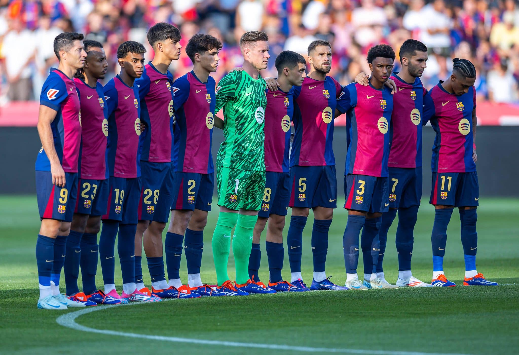 Por que o Barcelona recusou proposta milion&aacute;ria da Ar&aacute;bia para vender zagueiro veterano e reserva