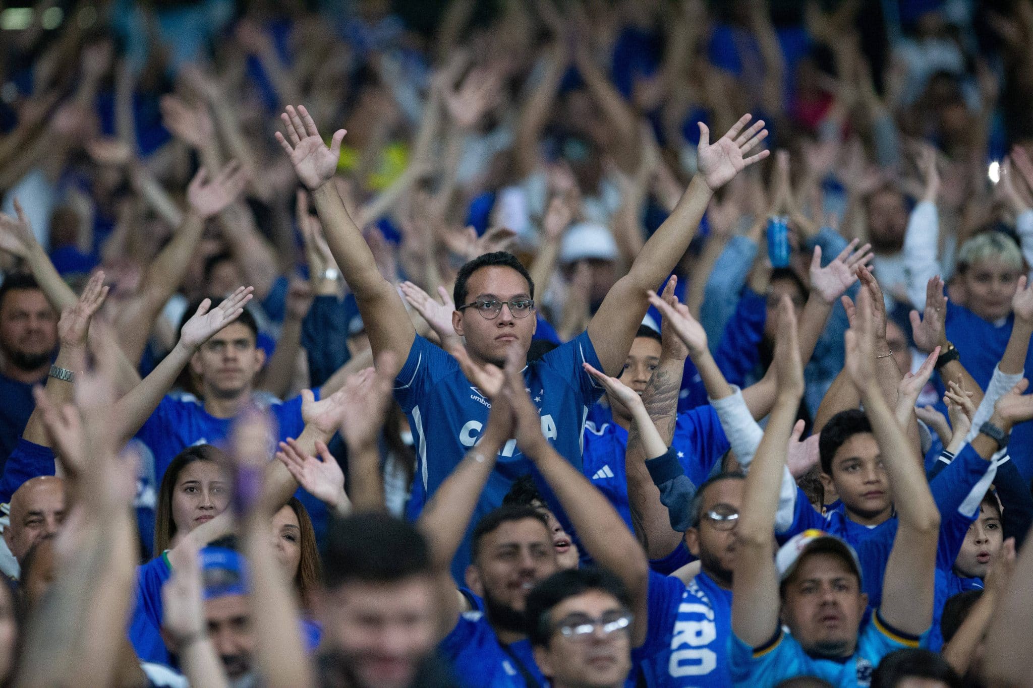 Torcedores do Cruzeiro durante partida no Mineir&atilde;o