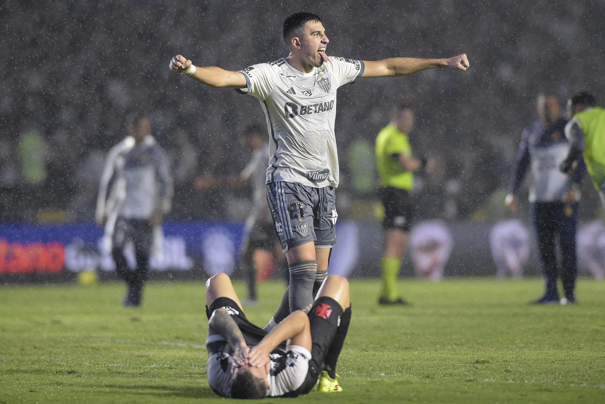 Battaglia celebra sobre Vegetti a classifica&ccedil;&atilde;o do Galo