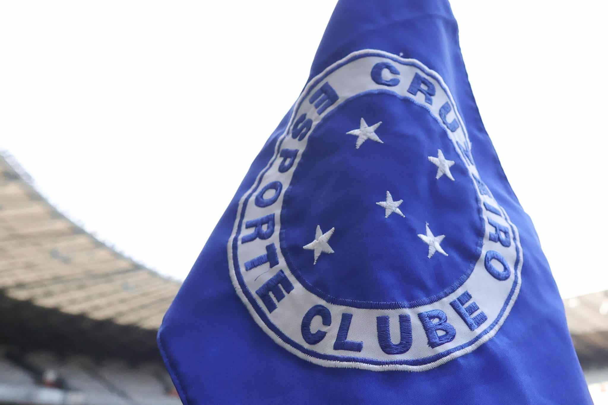 Torcedora do Cruzeiro denuncia racismo no Mineir&atilde;o: &lsquo;N&atilde;o quero mais voltar&rsquo;