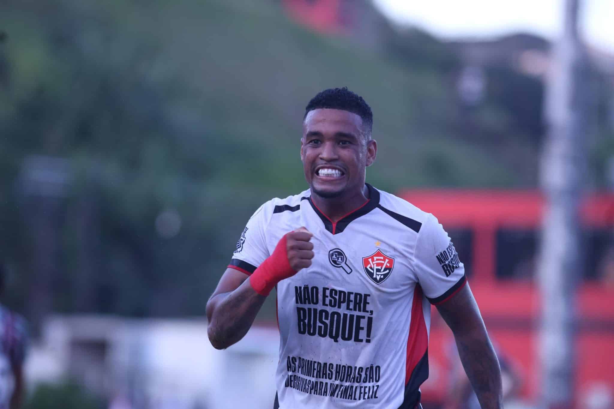 Filme repetido: Fluminense entrega no fim, e perde para o Vit&oacute;ria no Brasileir&atilde;o