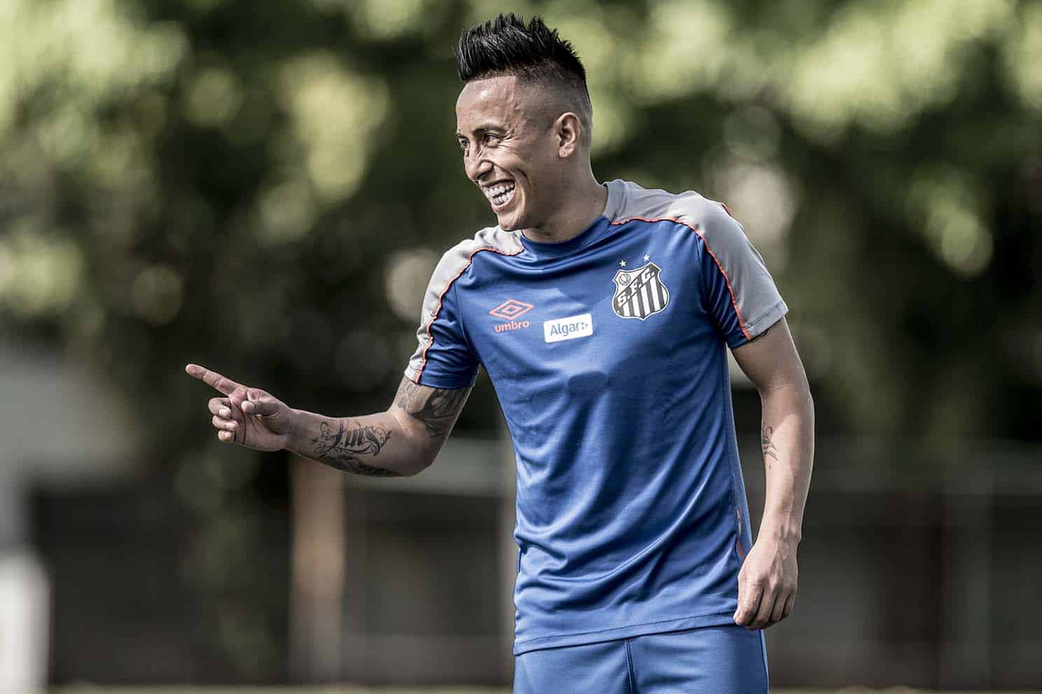 Cueva durante treinamento no CT Rei Pel&eacute;
