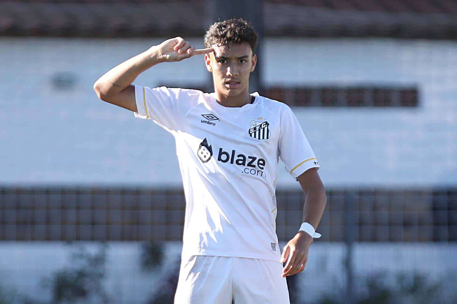Gabriel Bontempo na equipe sub-20 do Santos