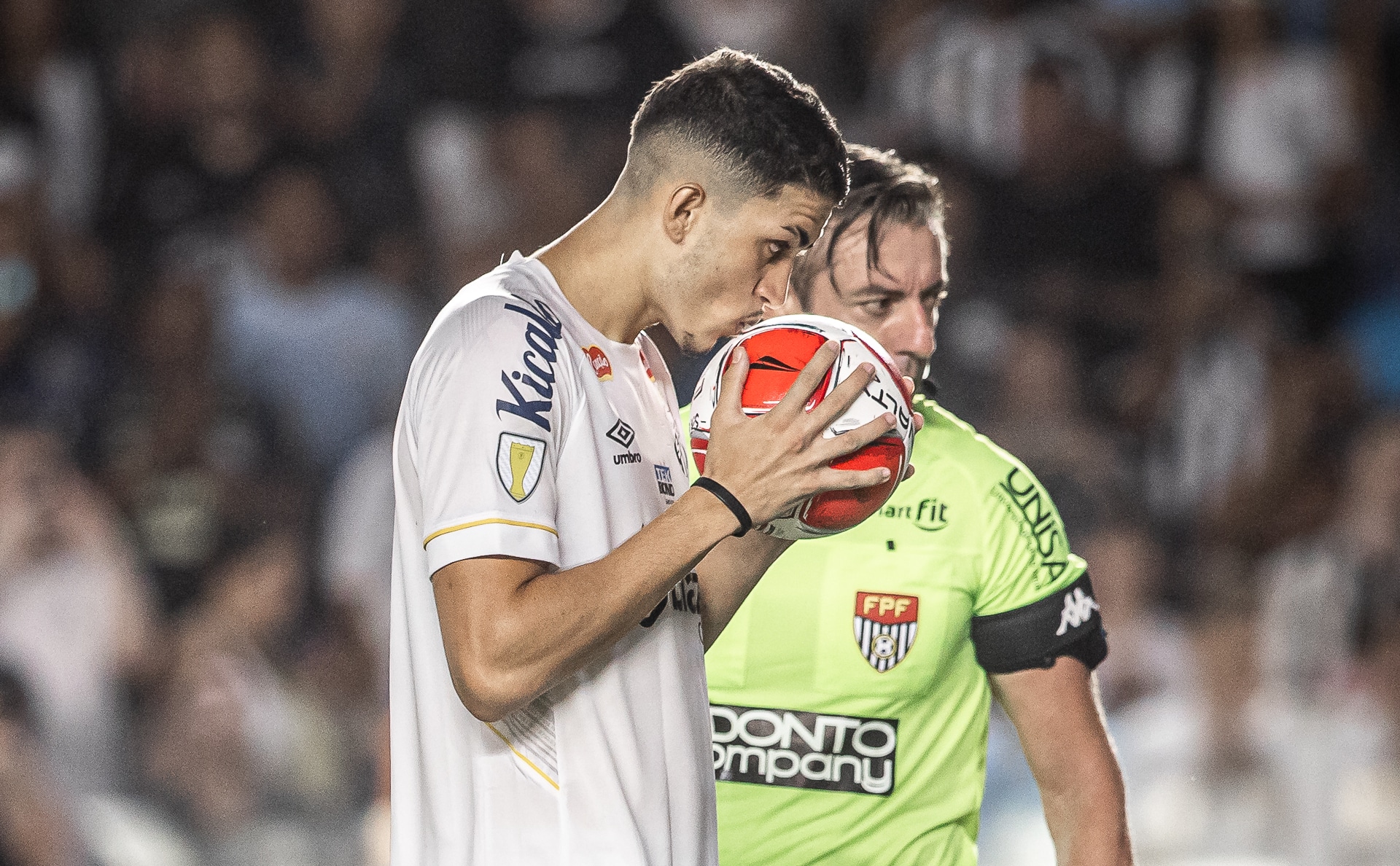 Jair na disputa de p&ecirc;naltis contra a Portuguesa