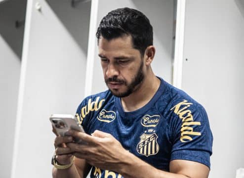 Quem &eacute; a promessa do Santos &lsquo;adotada&rsquo; por Giuliano em meio a pol&ecirc;mica com Miguelito?