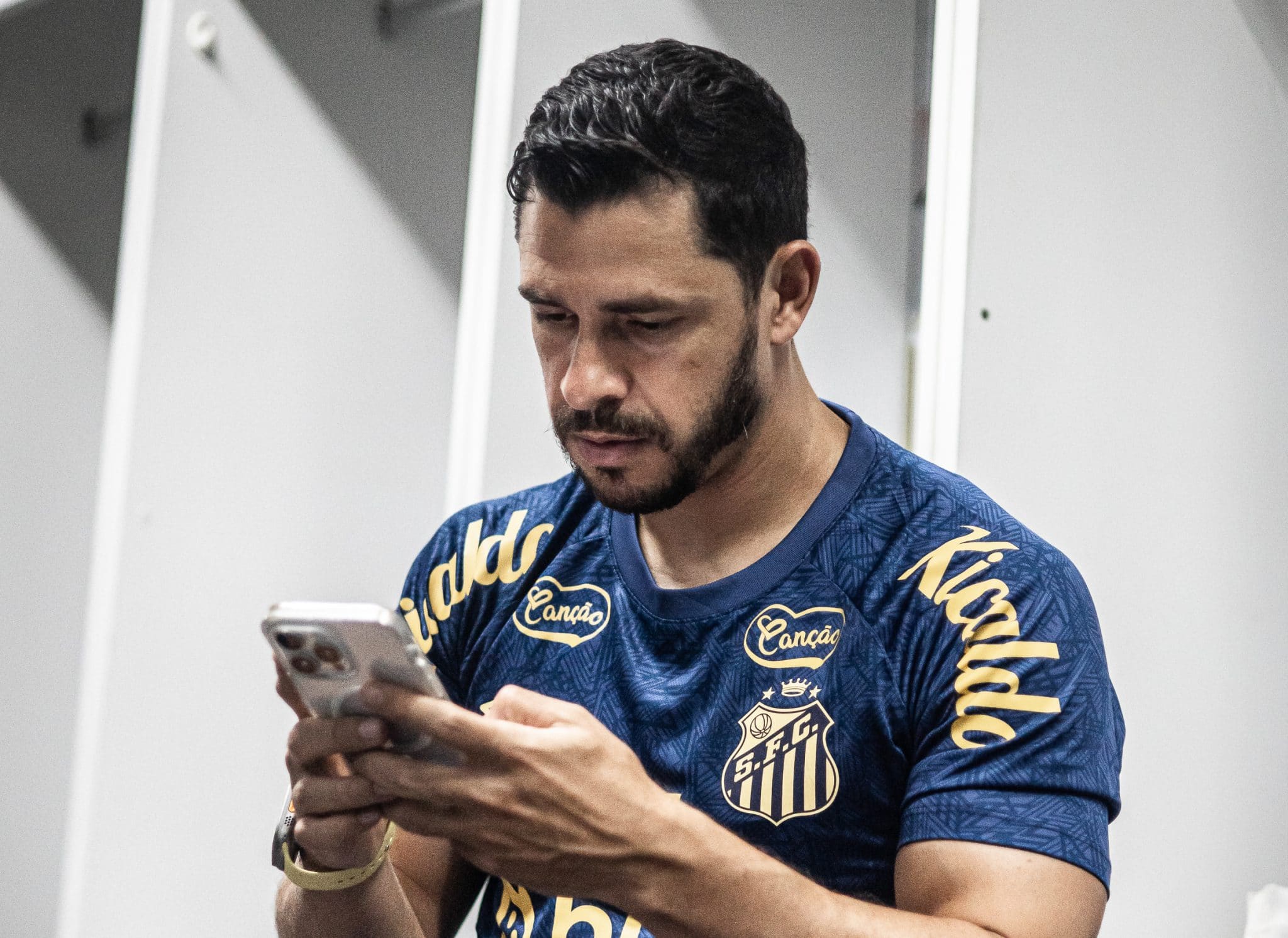 Quem &eacute; a promessa do Santos &lsquo;adotada&rsquo; por Giuliano em meio a pol&ecirc;mica com Miguelito?