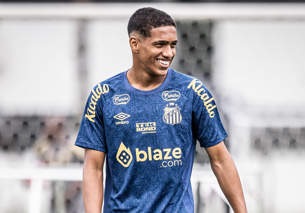 Souza feliz nos trabalhos com o elenco profissional