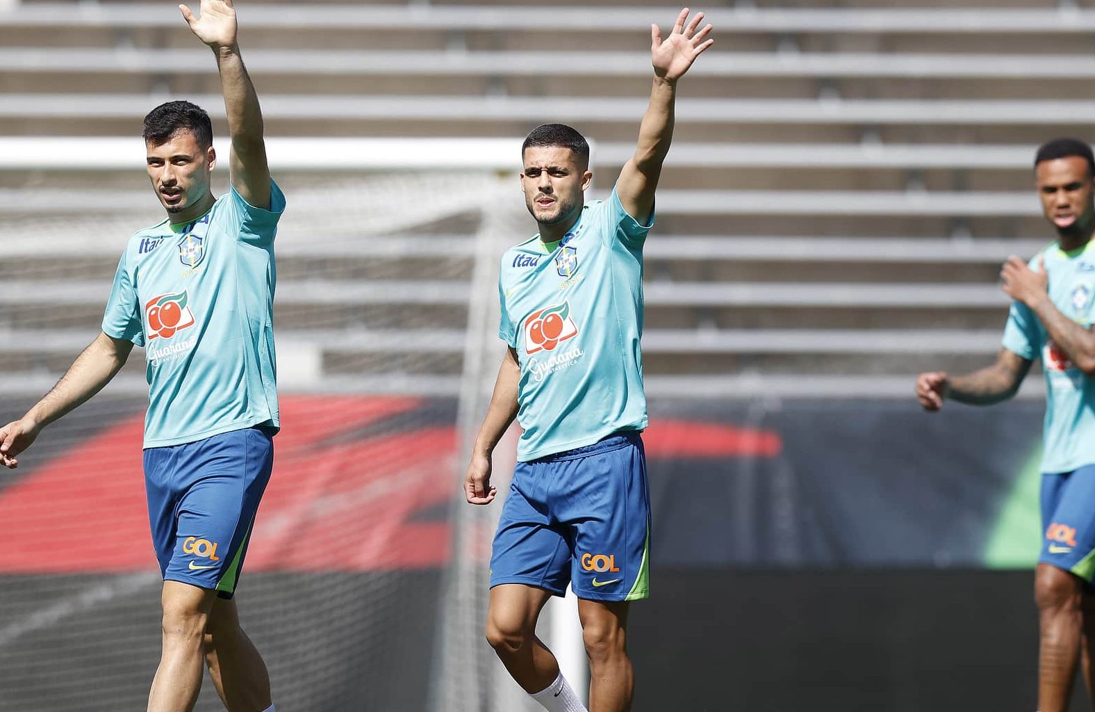 Fora dos planos, brasileiro observado por Dorival &eacute; vendido pelo Manchester City