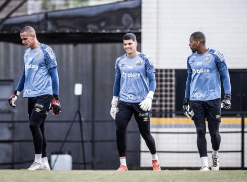 Santos: substituto de Braz&atilde;o ter&aacute; tempo de casa ou experi&ecirc;ncia na Liga Europa?