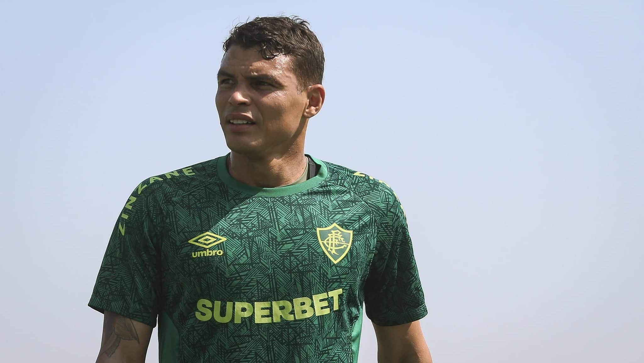 Retorno de Thiago Silva contra o Gr&ecirc;mio ainda n&atilde;o &eacute; certo; Fluminense adota cautela