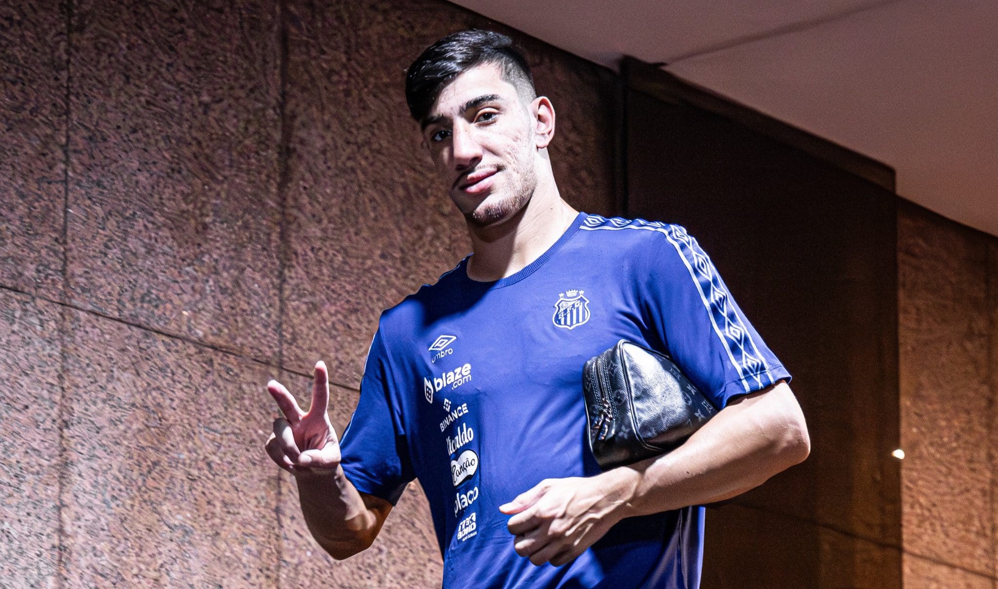 Por que reta final do Santos na S&eacute;rie B interessa aos cofres de time russo?