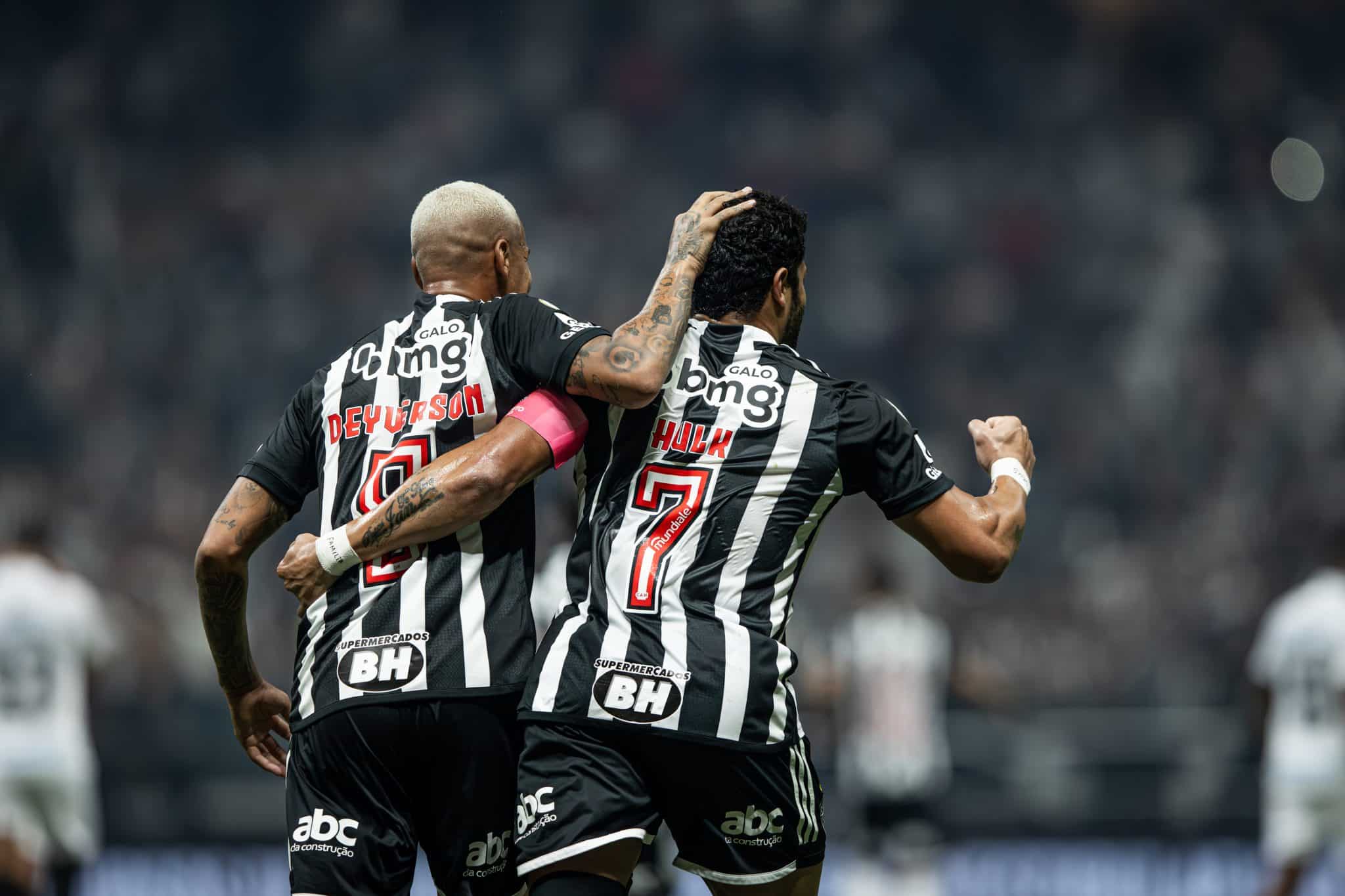 A dupla do Galo, Deyverson e Hulk