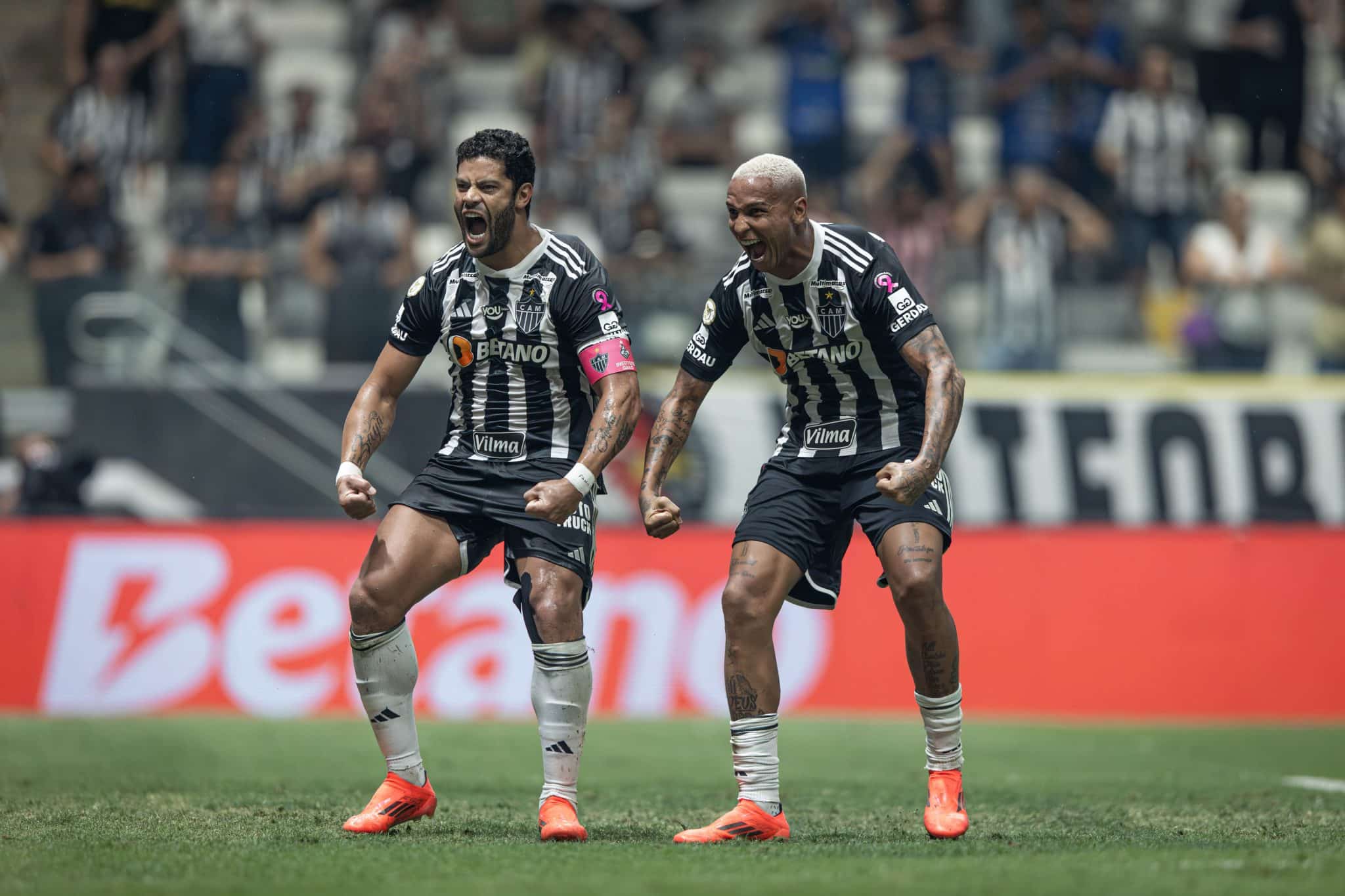 Hulk e Deyverson, autores dos gols da vit&oacute;ria contra o Gr&ecirc;mio