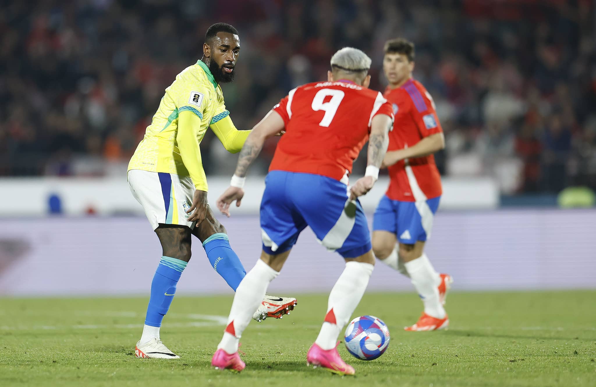 Gerson entrou no segundo tempo contra o Chile