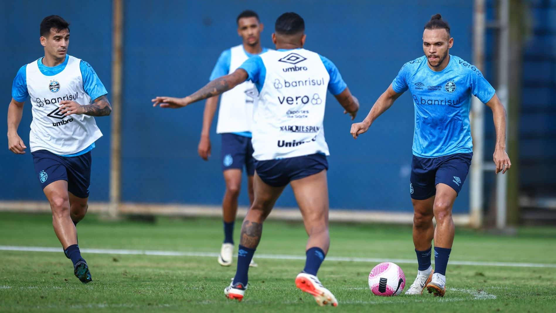 Mesmo sem Renato, treinamento de segunda-feira (14) do Gr&ecirc;mio contou com atividades com bola