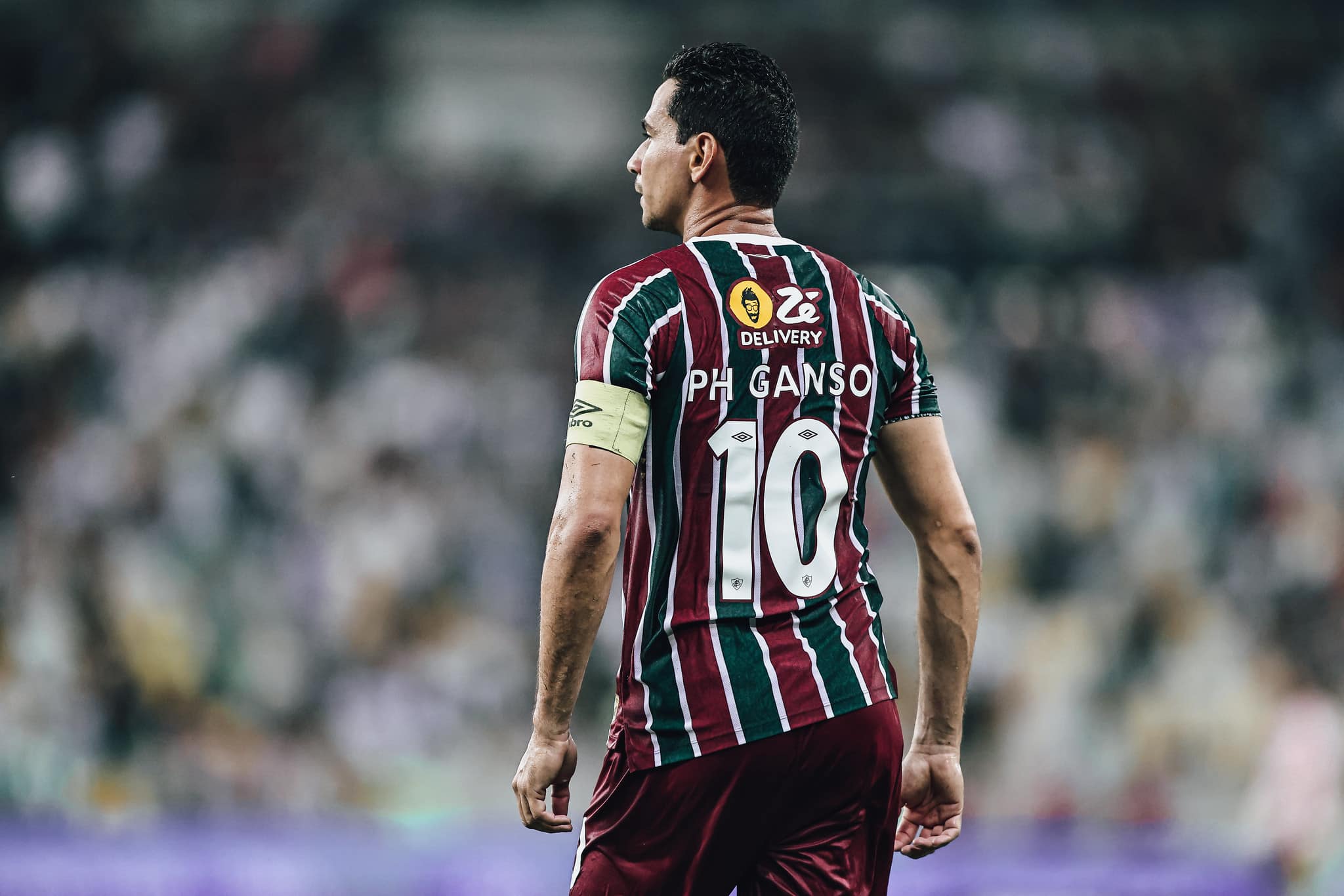 Ganso perdeu p&ecirc;nalti no primeiro tempo, mas deixaria campo aplaudido pela torcida do Fluminense - Foto: Lucas Mer&ccedil;on/FFC
