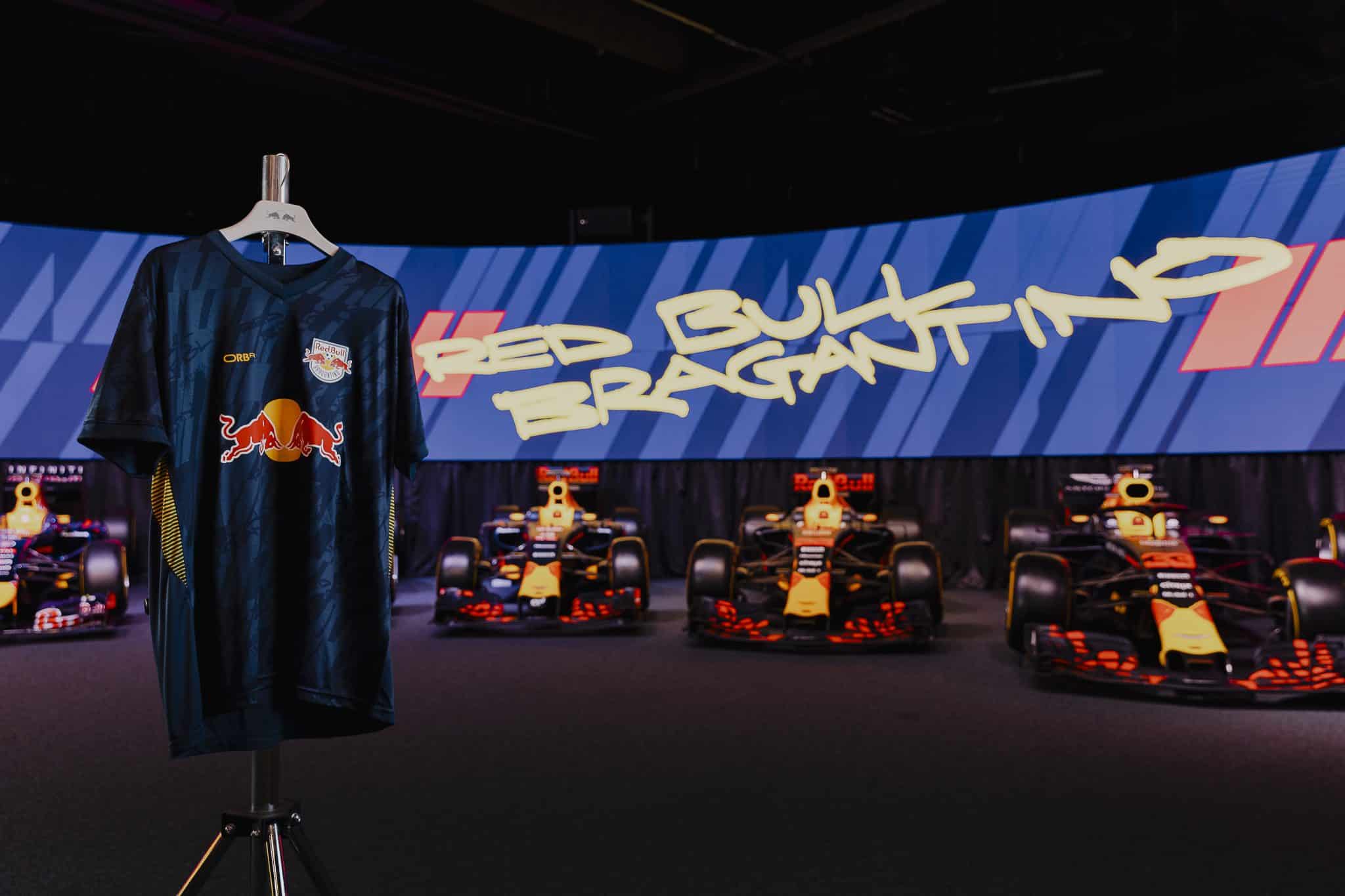 Red Bull Bragantino e Oracle Red Bull Racing lan&ccedil;am camisa em homenagem aos 20 anos da escuderia