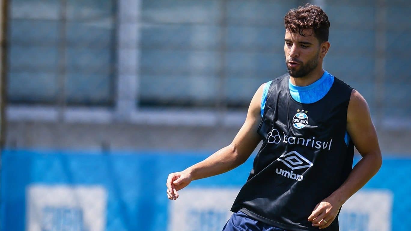 Pep&ecirc; em treinamento do Gr&ecirc;mio no CT Luiz Carvalho