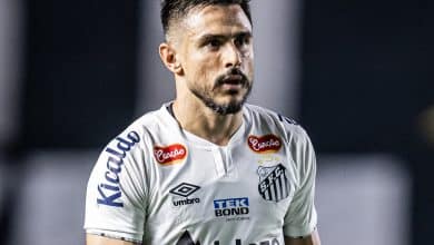 Emprestado pelo Fluminense? Presidente do Santos se perde ao explicar poss&iacute;vel renova&ccedil;&atilde;o de Willian