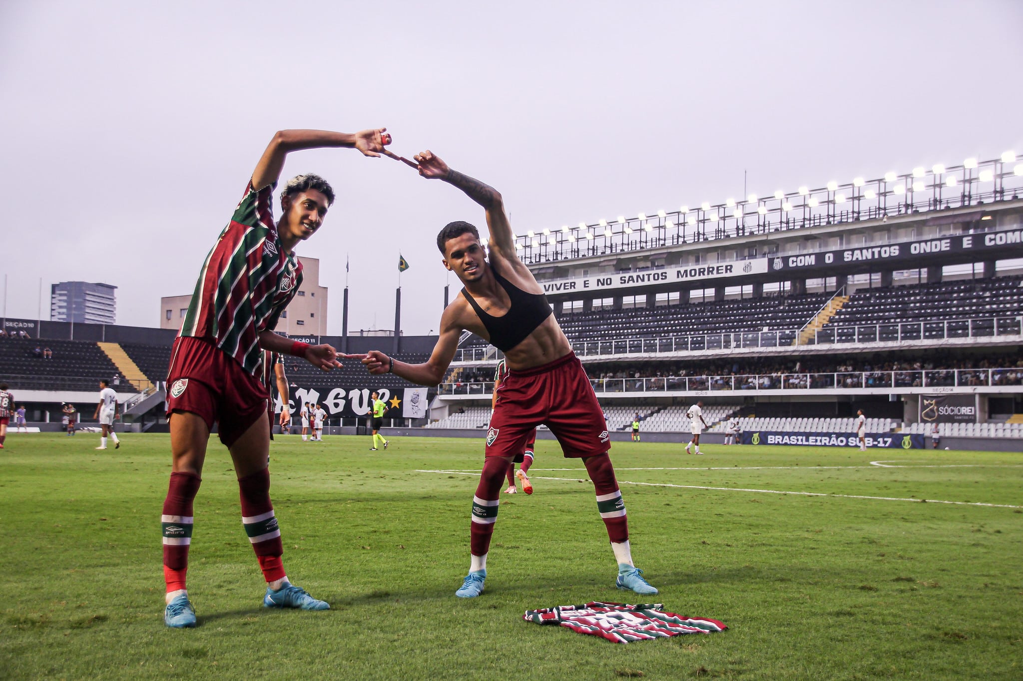 Riquelme Felipe e Isaque comemoram classifica&ccedil;&atilde;o &agrave; final do Brasileir&atilde;o sub-17 - Foto: LEONARDO BRASIL/ FLUMINENSE FC