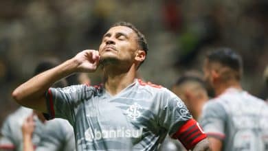 Erros individuais do Atl&eacute;tico-MG facilitam vit&oacute;ria do Internacional durante dil&uacute;vio