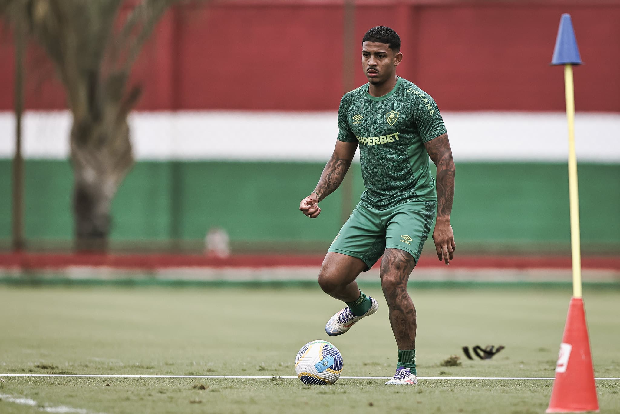 John Kennedy est&aacute; fora no Fluminense por op&ccedil;&atilde;o t&eacute;cnica - Foto: Marcelo Gon&ccedil;alves/FFC 