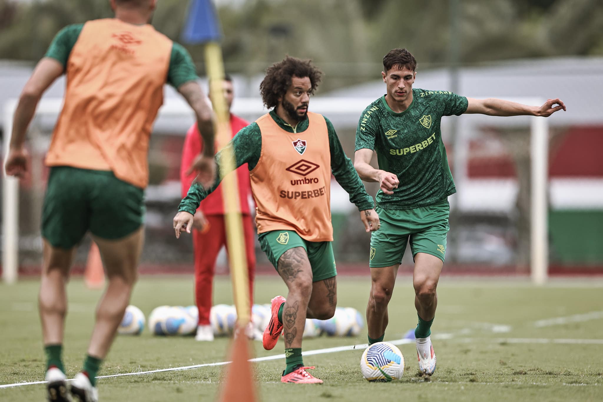 Bernal volta ao meio-campo do Fluminense contra o Gr&ecirc;mio - Foto: MARCELO GON&Ccedil;ALVES / FLUMINENSE FC