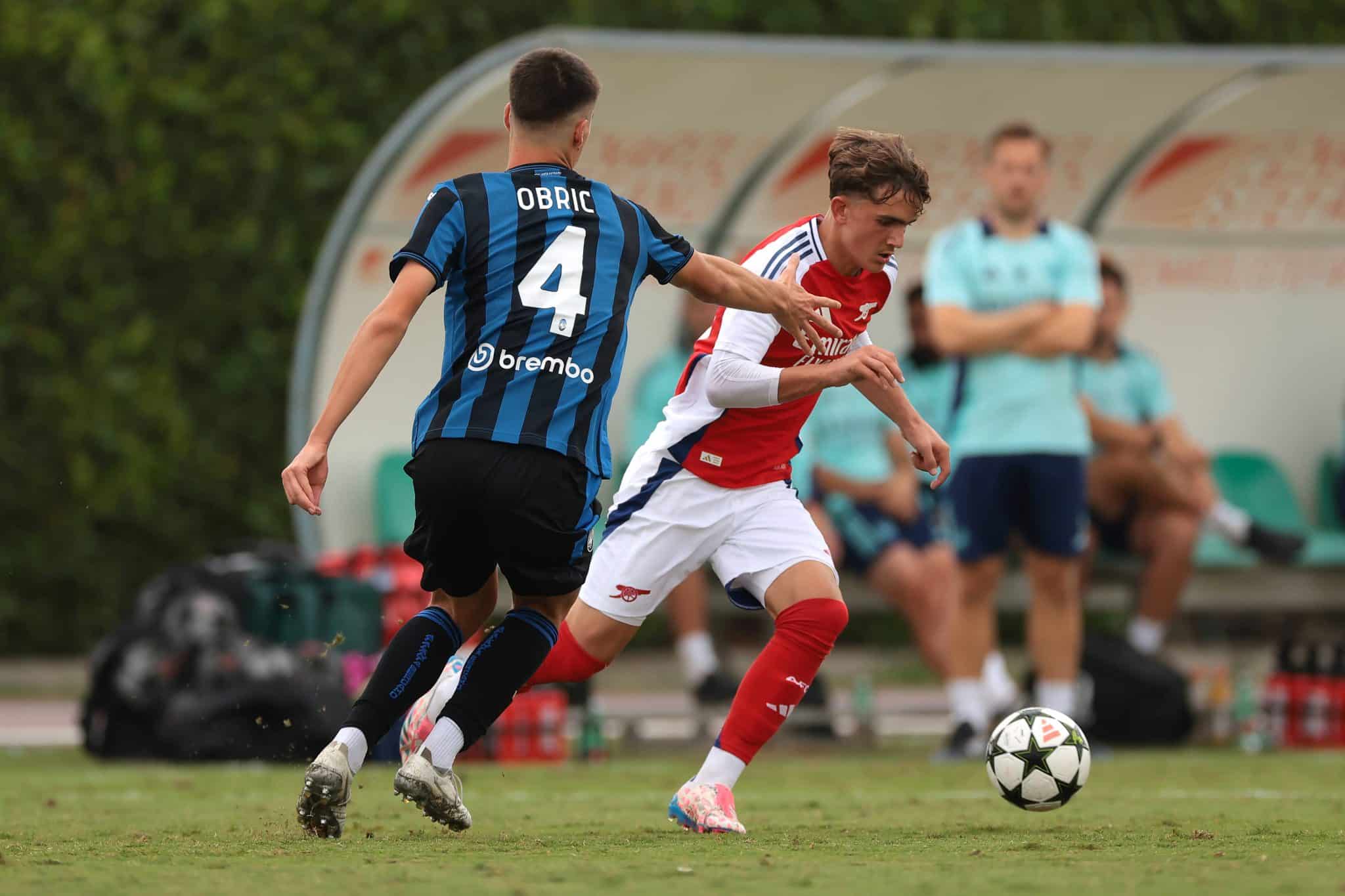 Max Dowman se tornou o jogador mais jovem a marcar um gol na Liga Juvenil da Uefa, em derrota do Arsenal para a Atalanta