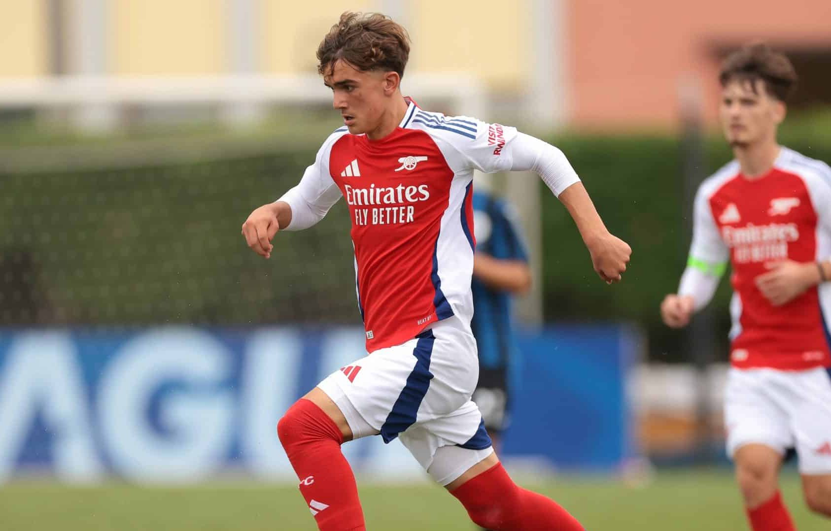 Base do Arsenal tem &lsquo;novo Kak&aacute;&rsquo; treinado por brasileiro: &lsquo;Anote esse nome&rsquo;