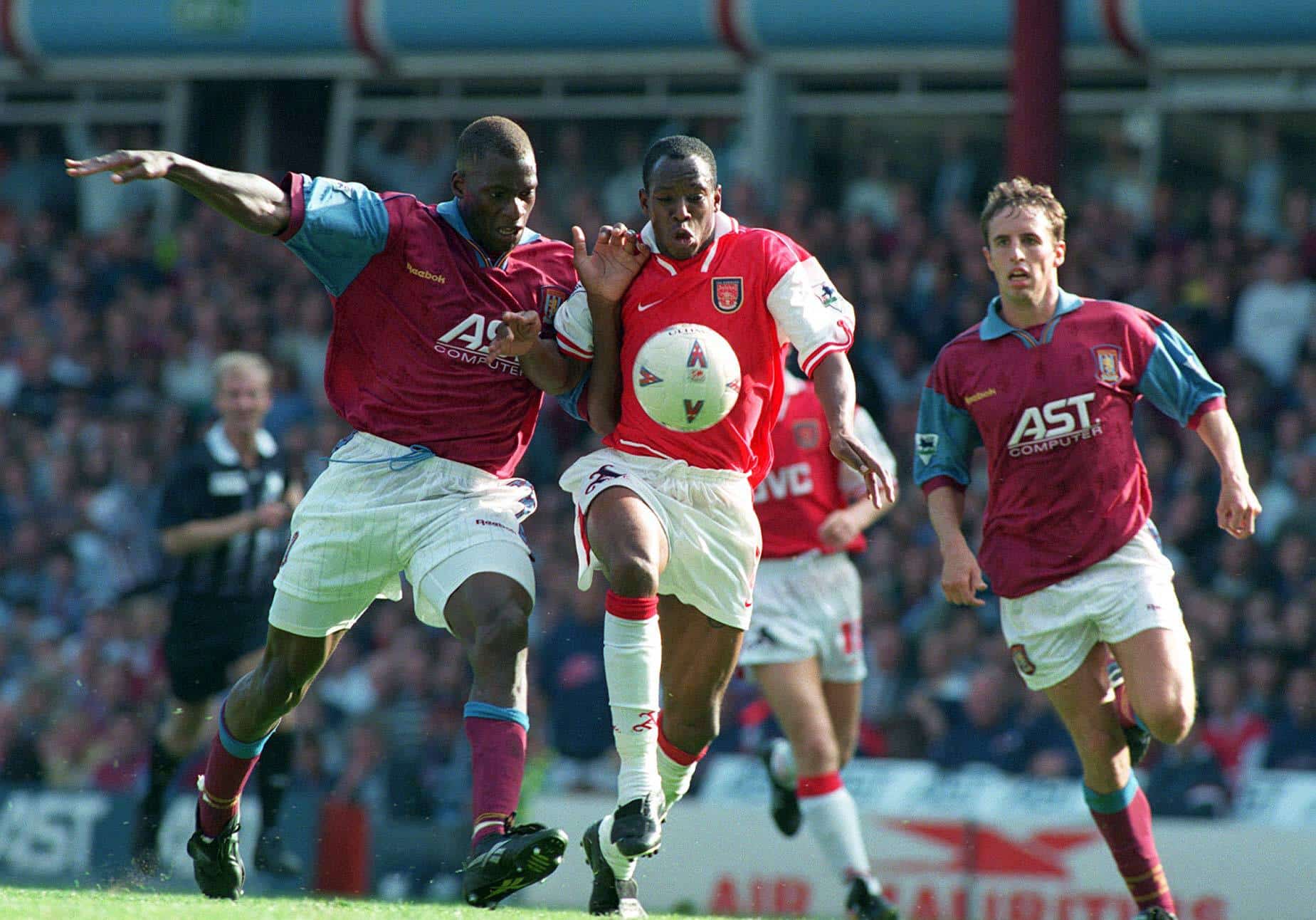 Exc&ecirc;ntrico, Ian Wright marcou &eacute;poca em momento de transi&ccedil;&atilde;o do Arsenal