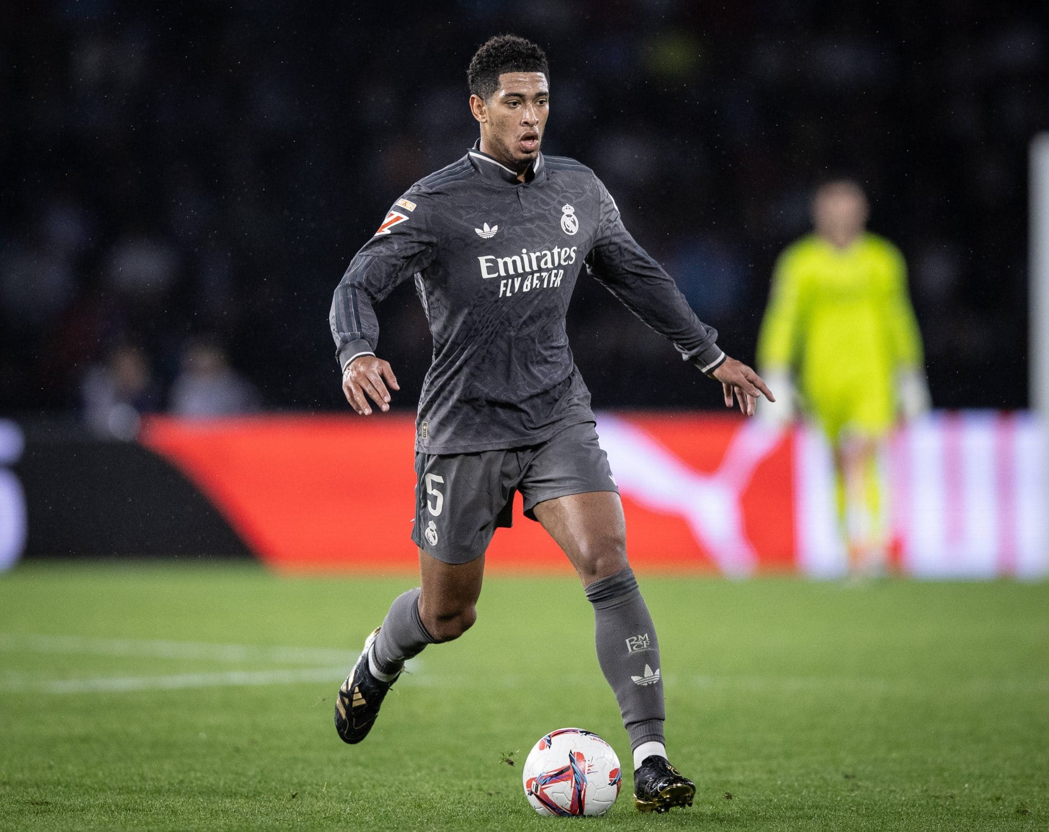 Desempenho de Bellingham foi superior ao de Vinicius Junior para &iacute;dolo do futebol alem&atilde;o