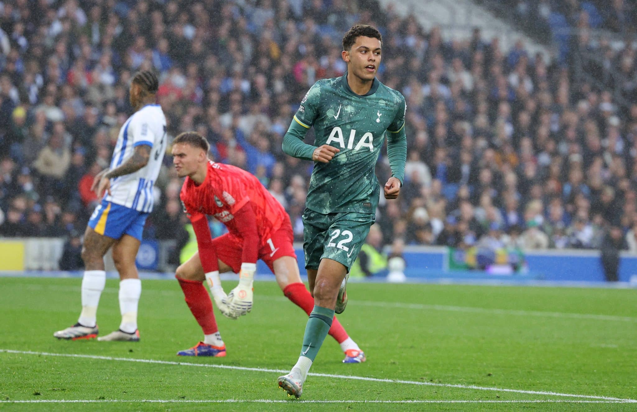 Brennan Johnson vive fase iluminada e igualou marca de Harry Kane no Tottenham