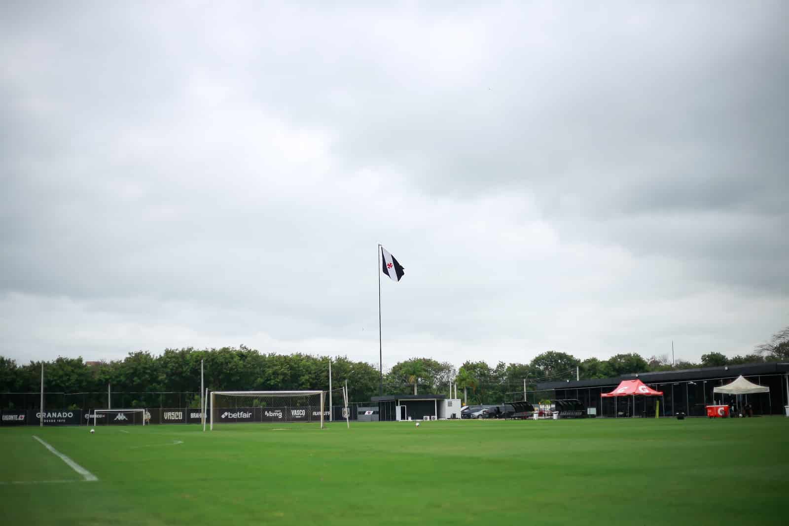 Diretoria do Vasco quer integrar base com profissional no CT Moacyr Barbosa