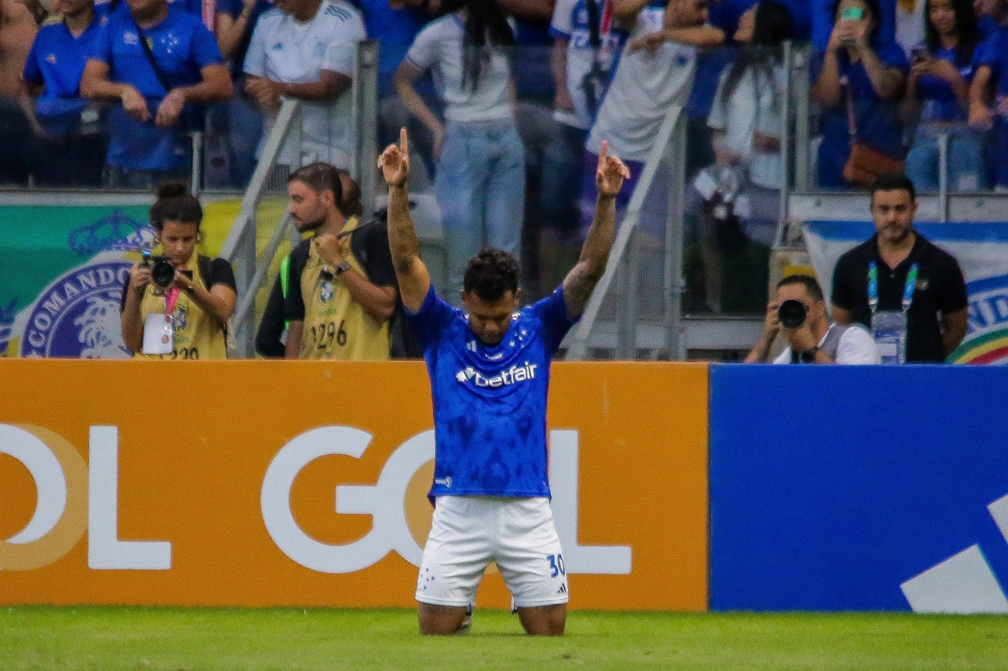 Gabriel Ver&oacute;n ganhou uma sequ&ecirc;ncia importante de jogos no time do Cruzeiro, e isso pode pesar em sua perman&ecirc;ncia na Raposa 