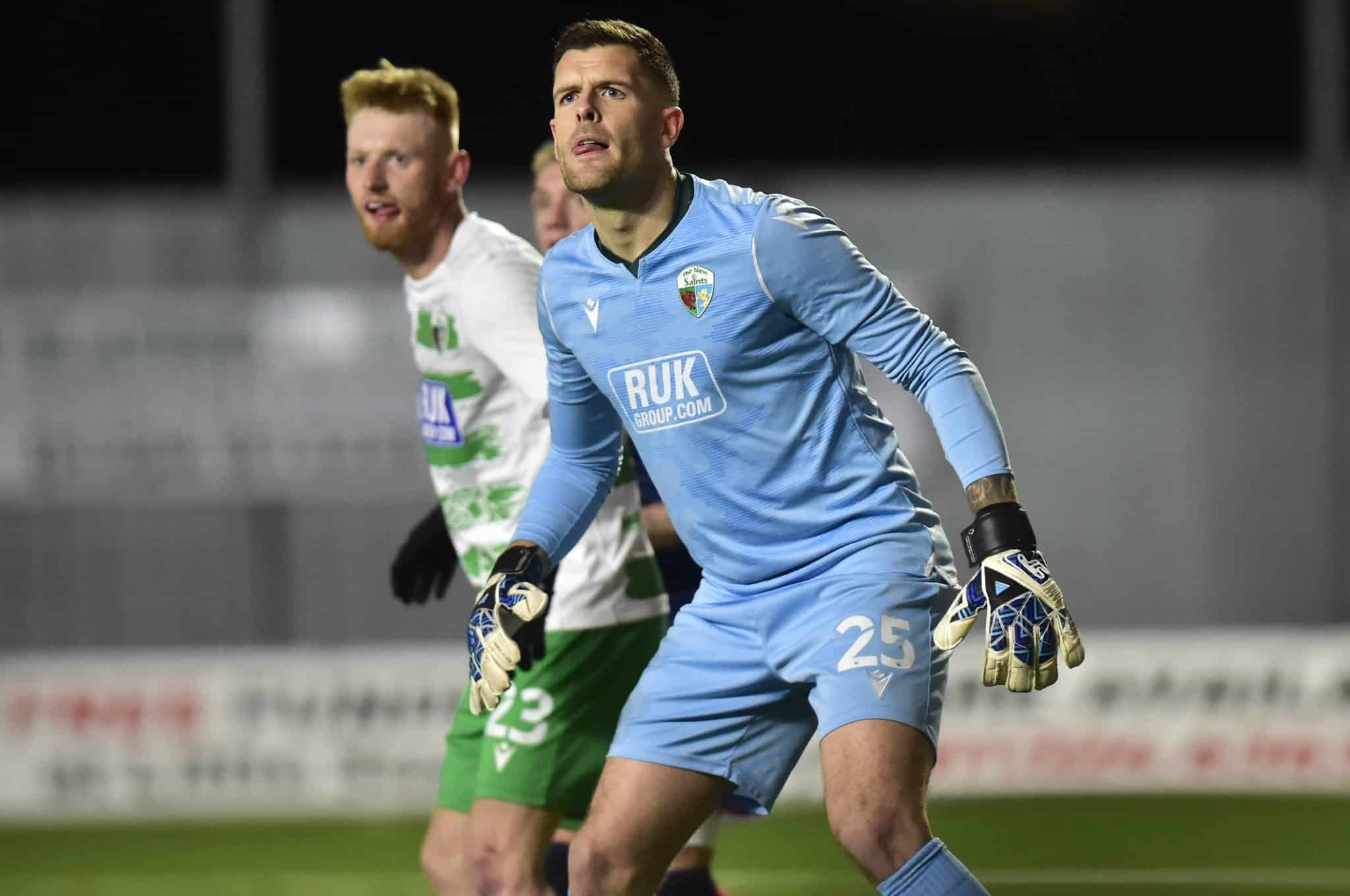 Connor Roberts ter&aacute; a chance de encfrentar De Gea na pr&oacute;xima quarta-feira, pela Conference League