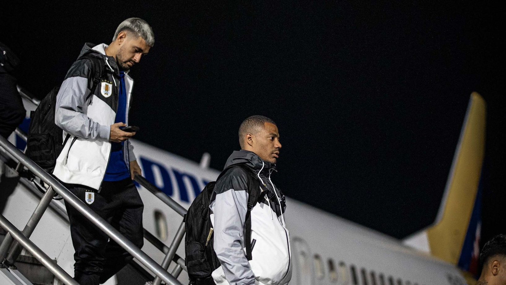 Arrascaeta e De La Cruz, al&eacute;m de outros cinco convocados, voltam ao Rio de jatinho e voo fretado pelo Flamengo, j&aacute; convocados do Fluminense n&atilde;o ter&atilde;o luxo - Foto: Divulga&ccedil;&atilde;o/AUF