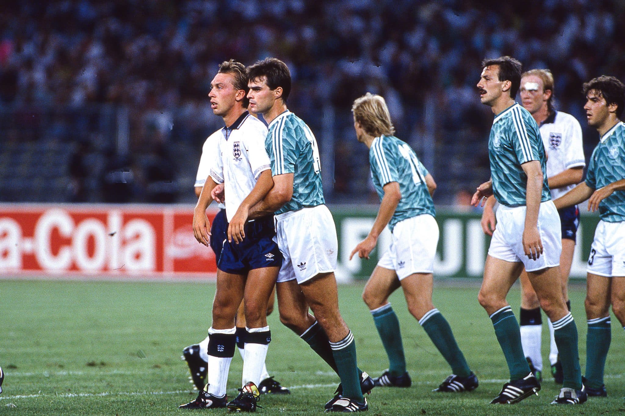Alemanha e Inglaterra durante a semifinal da Copa do Mundo de 1990, no Stadio delle Alpi, em Turim, It&aacute;lia. Foto: Icon Sport