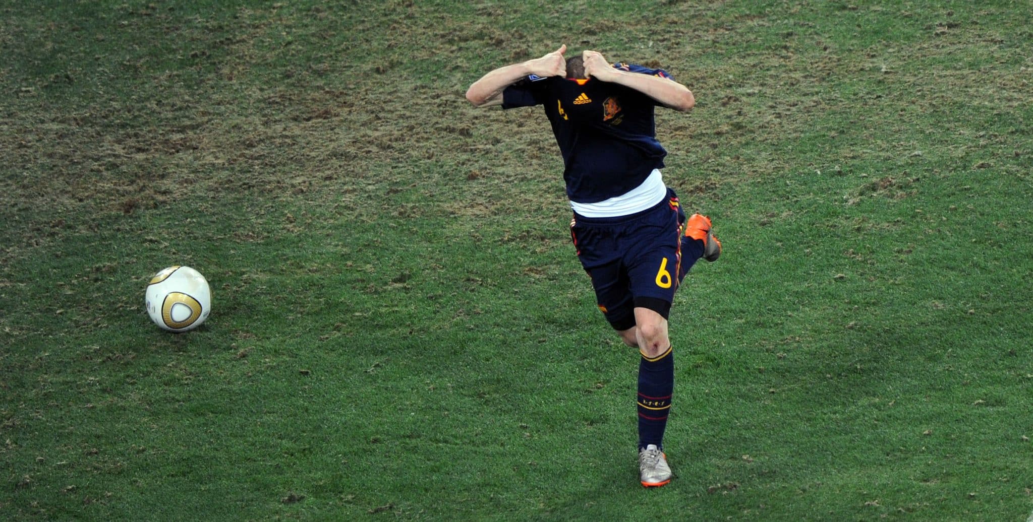 Comemora&ccedil;&atilde;o do gol de Iniesta na final da Copa do Mundo de 2010, na &Aacute;frica do Sul. Foto: Icon Sport