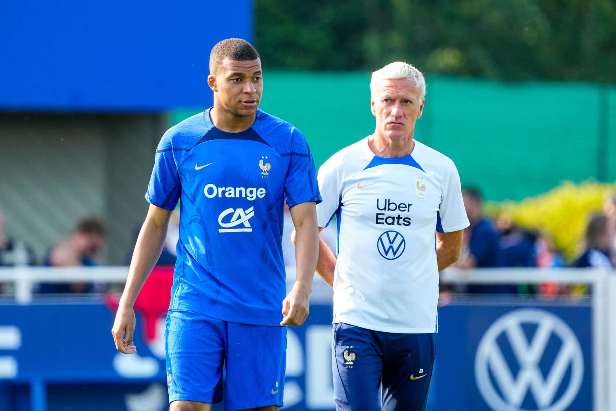 Dider Deschamps e Mbapp&eacute; na sele&ccedil;&atilde;o francesa (Foto: Icon Sport)