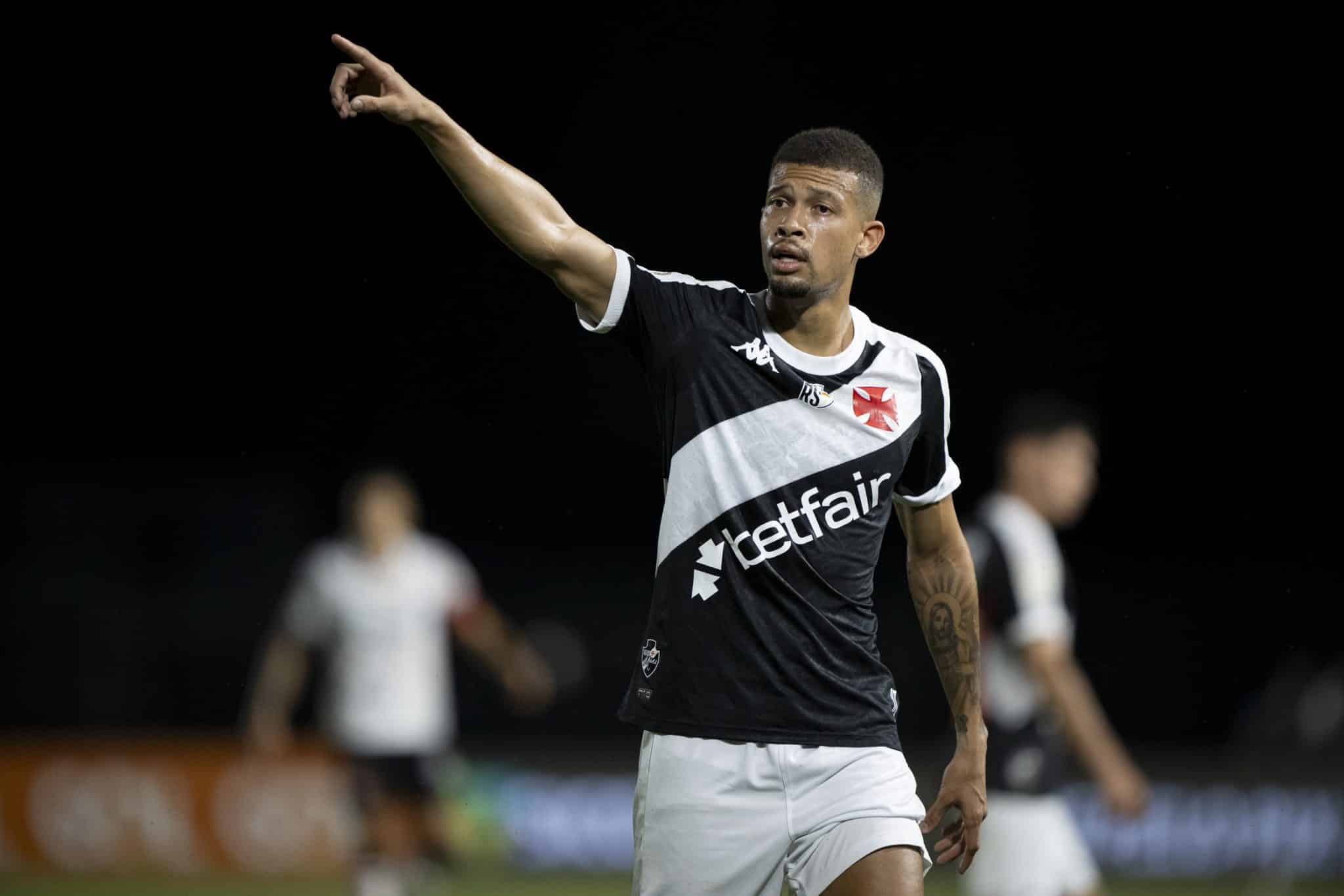 Jo&atilde;o Victor pode desfalcar o Vasco na reta final da Copa do Brasil (Foto: Icon Sport)