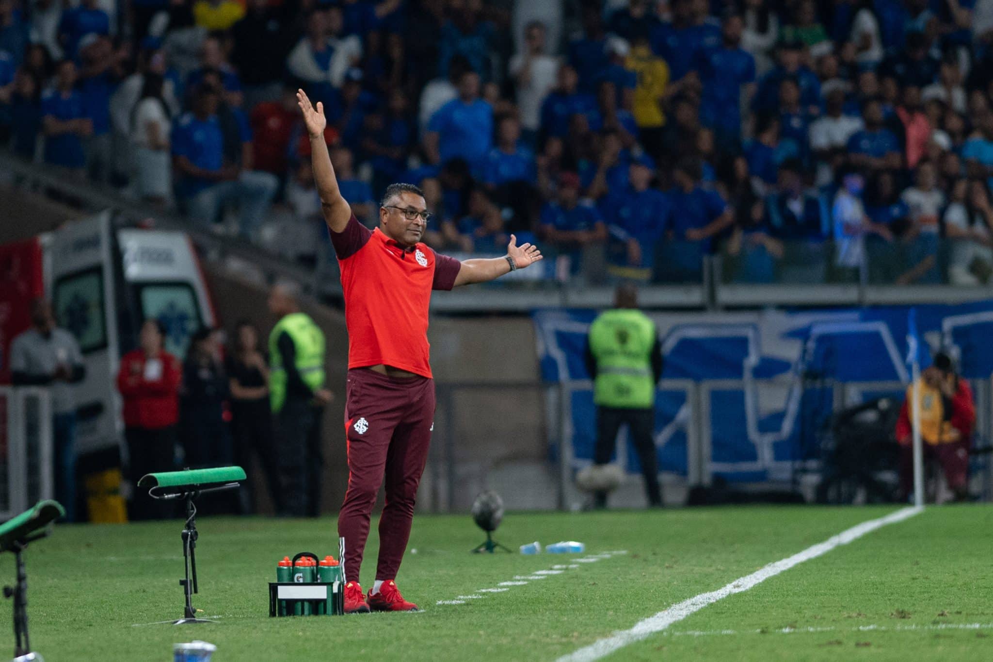 Roger em Cruzeiro x Internacional, no Mineir&atilde;o