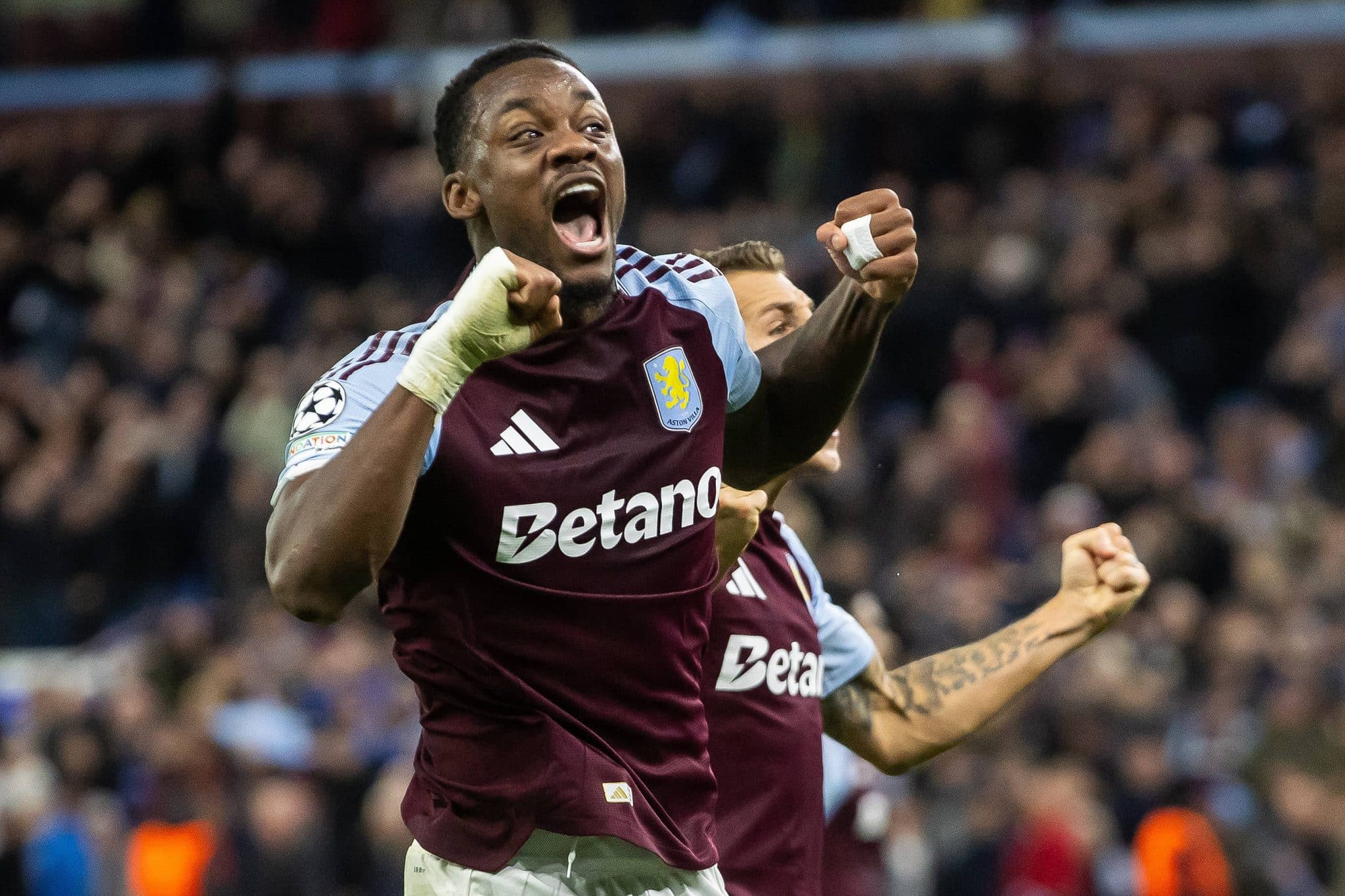 Aston Villa renova com &lsquo;super reserva&rsquo; da Premier League 2024/25