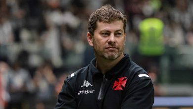 T&eacute;cnico do Vasco tenta explicar escolha por L&eacute;o, mas n&atilde;o descarta mudan&ccedil;a na zaga
