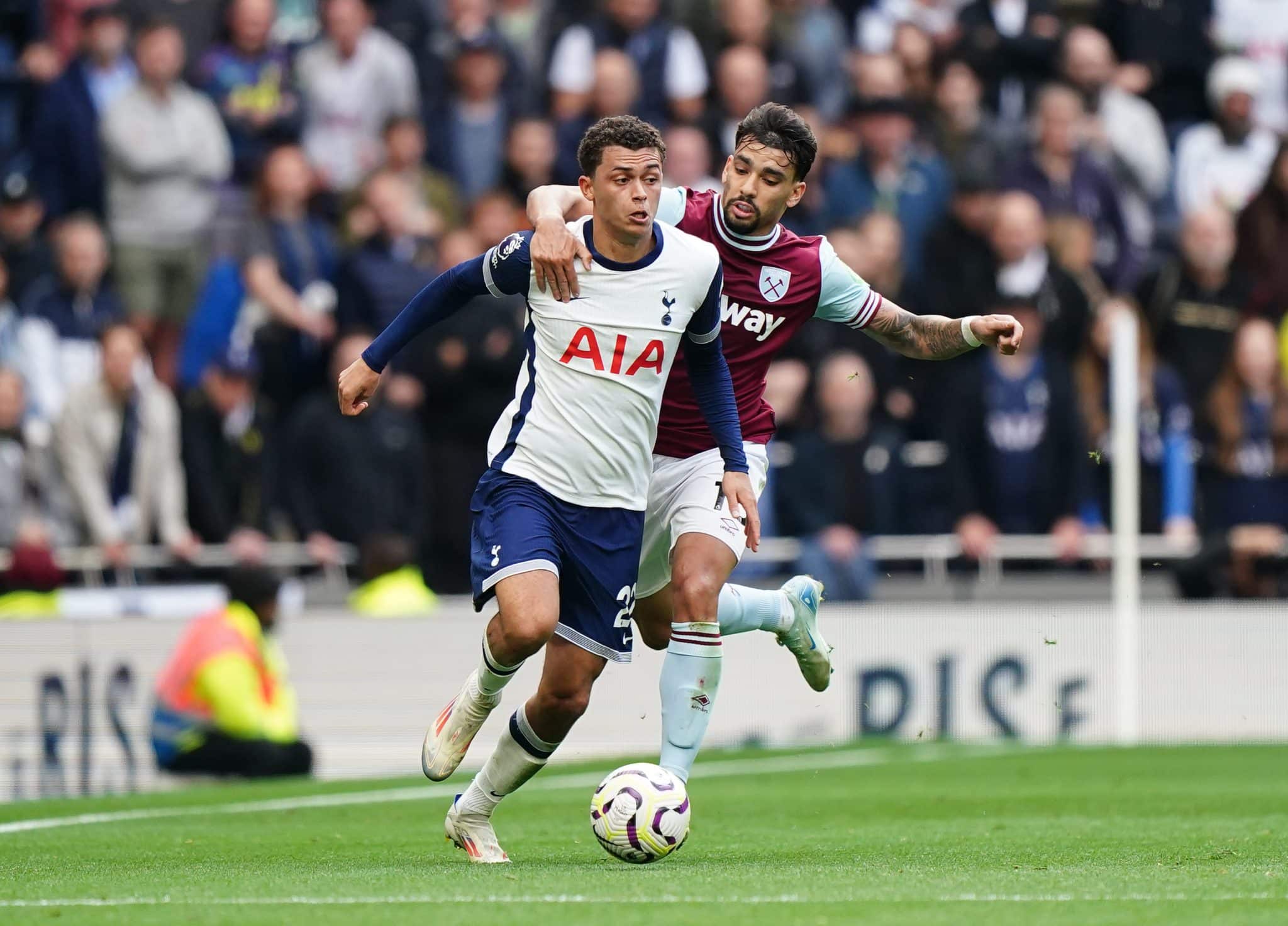 Ap&oacute;s semana conturbada, Paquet&aacute; tem atua&ccedil;&atilde;o para se esquecer e West Ham &eacute; atropelado